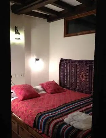 El Almez Hotel